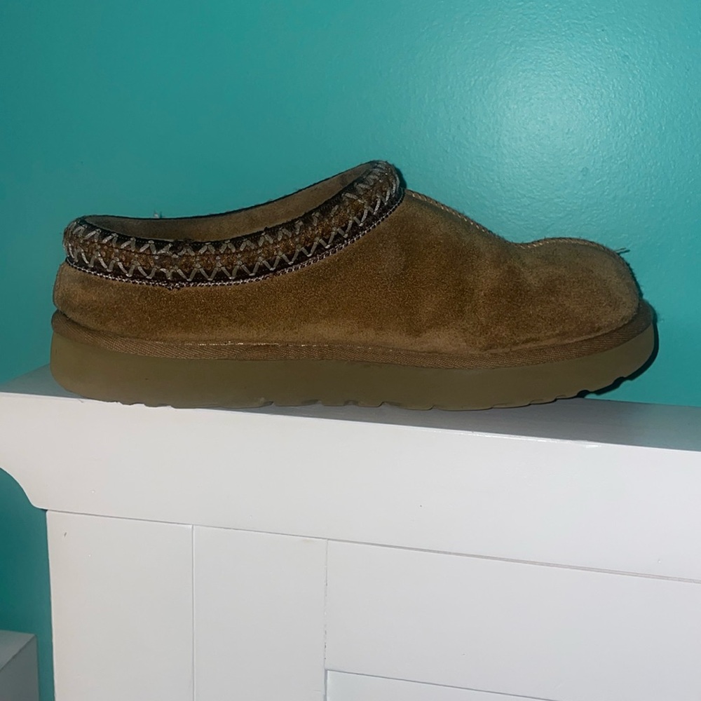 Women’s Ugg Tasmans size 9